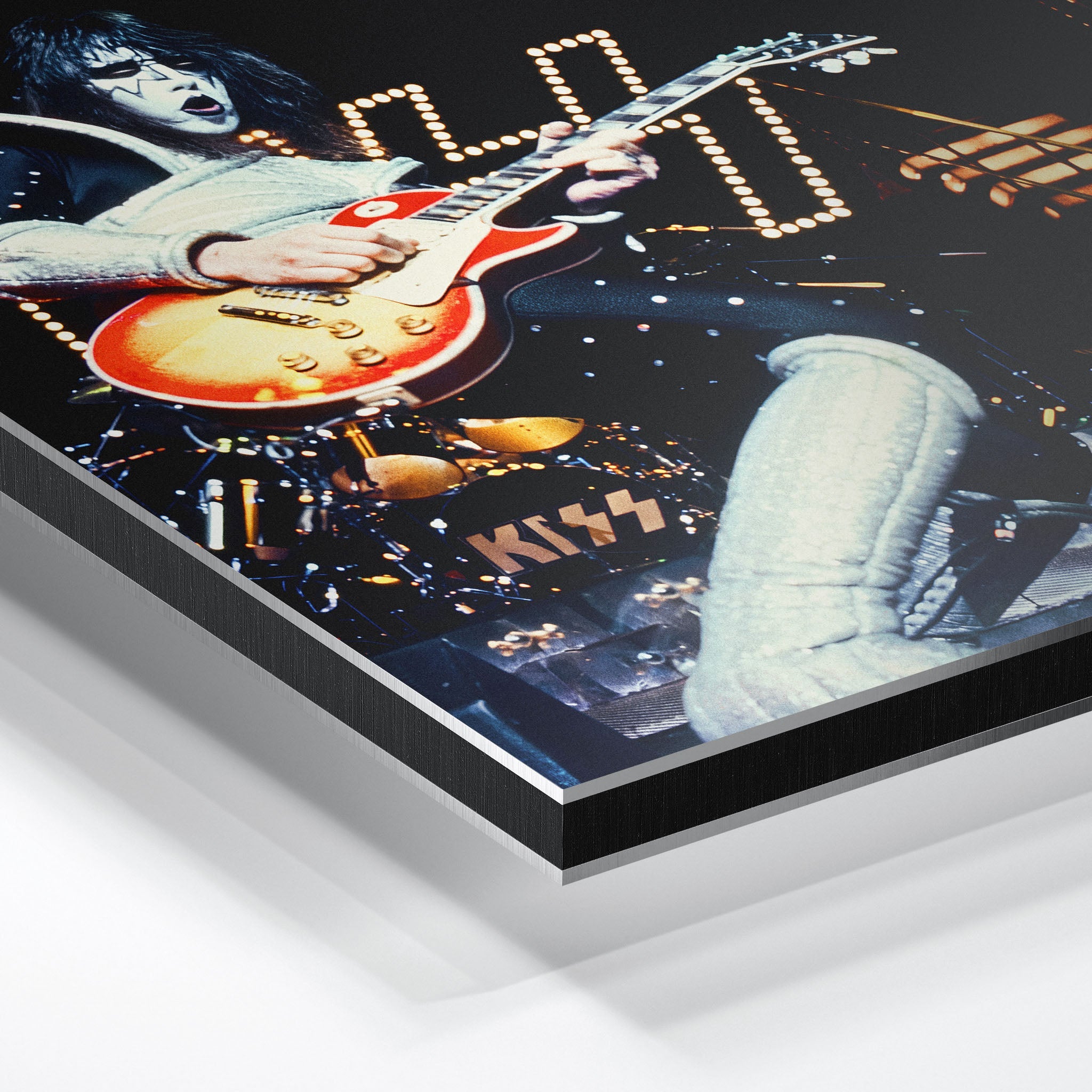 Macro close-up of the ultra-thin aluminum DIBOND panel edge of the Ace Frehley 1977 KISS color metal print.