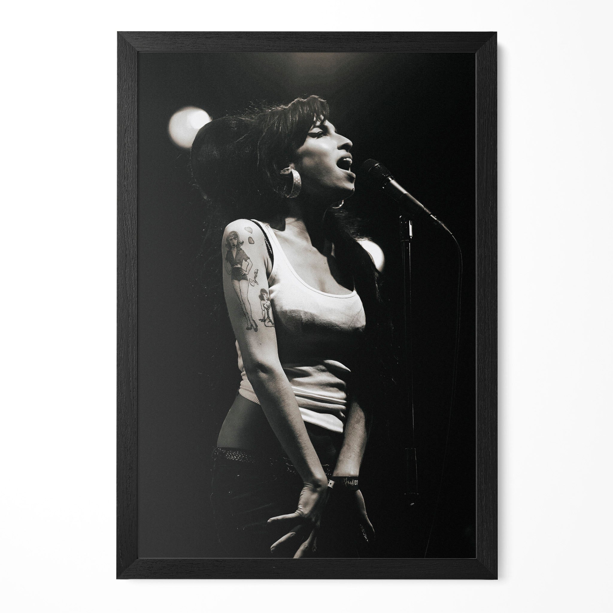 Amy Winehouse 2007 Hultsfred Festival black and white live portrait poster in a premium classic black wooden frame by POSTEREVER.