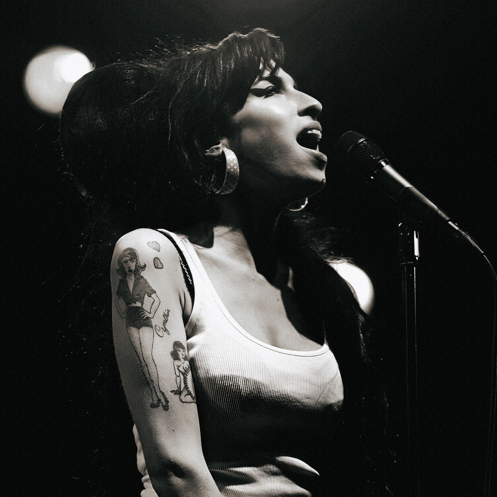 Medium zoom highlighting the rich black and white tonal range of the Amy Winehouse 2007 Hultsfred Festival fine art print.
