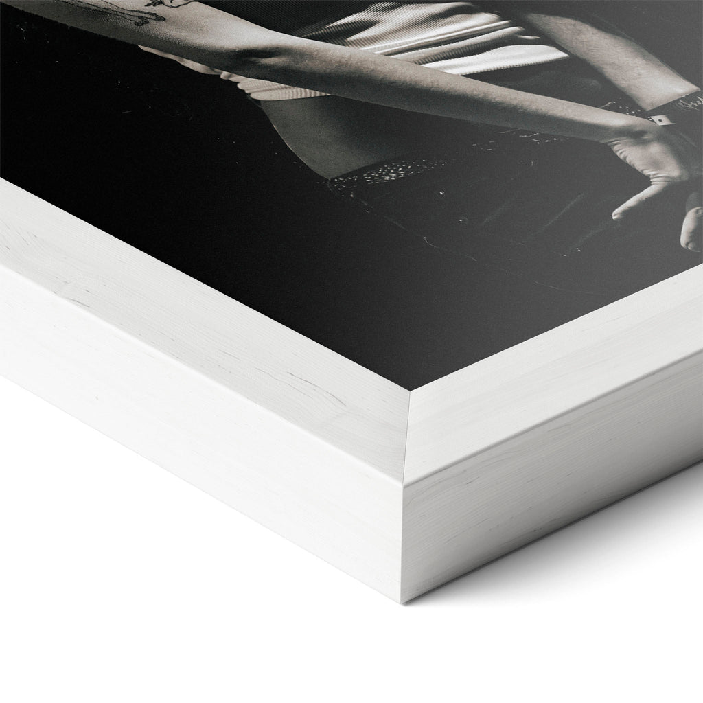 Corner close-up revealing the clean wood grain of the white framed Amy Winehouse 2007 black and white art print.