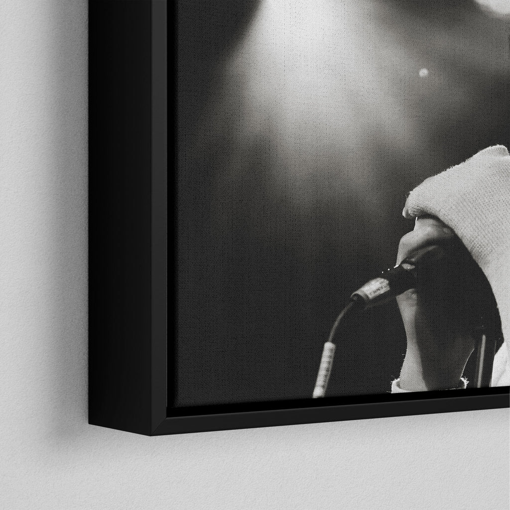 Corner macro of the elegant floating gap and fine finish of the black floating canvas frame.