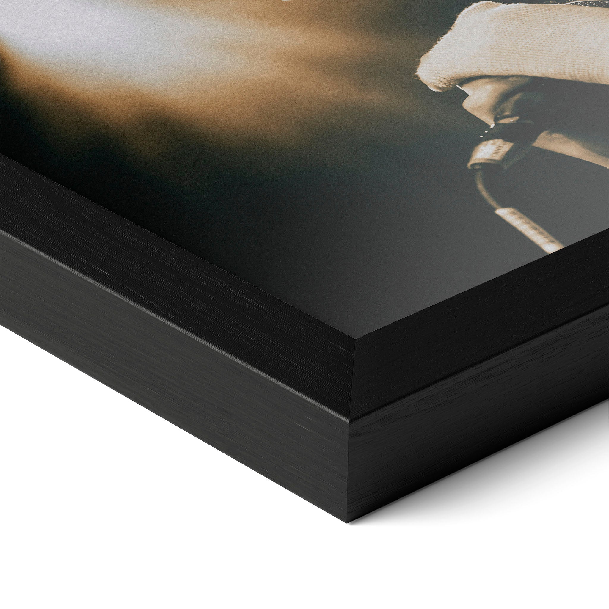 Detailed corner close-up of the premium black wooden frame holding the Amy Winehouse 2007 color concert poster.