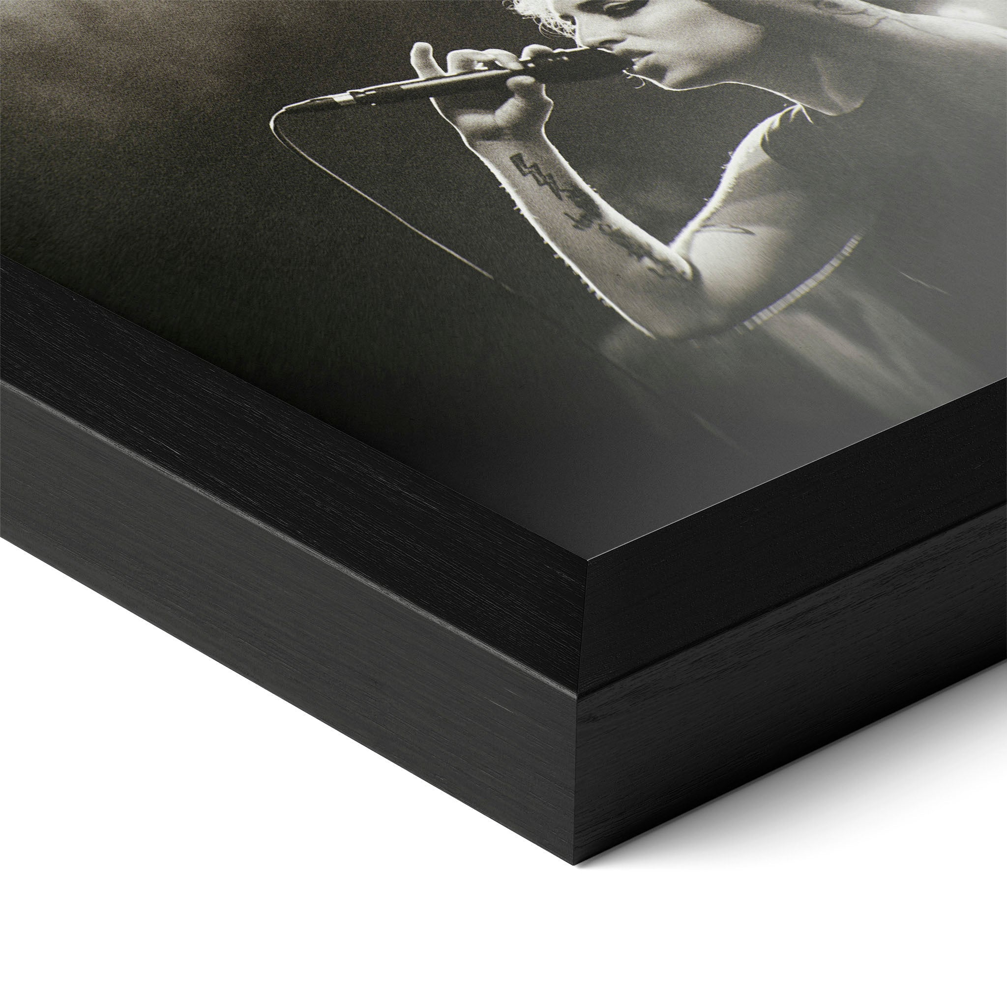 Detailed corner close-up of the premium black wooden frame holding the Amy Winehouse black and white concert poster.