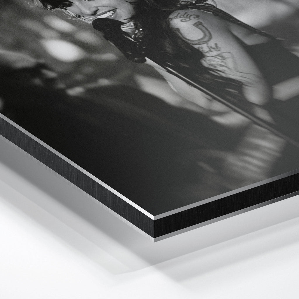 Macro close-up of the ultra-thin aluminum DIBOND panel edge of the Amy Winehouse 2008 Grammys black and white metal print.