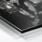 Macro close-up of the ultra-thin aluminum DIBOND panel edge of the Amy Winehouse 2008 Grammys black and white metal print.