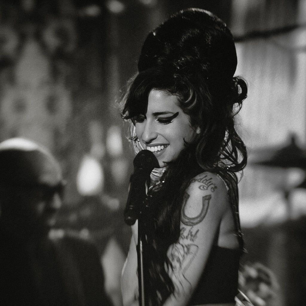 Medium zoom highlighting the rich black and white tonal range of the Amy Winehouse 2008 Grammy Awards fine art print.