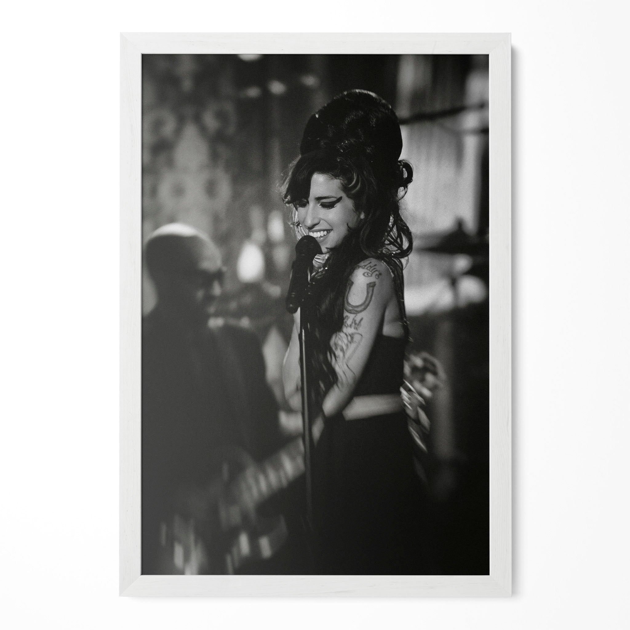 Amy Winehouse 2008 Grammys black and white poster in a modern minimalist white wooden frame by POSTEREVER.