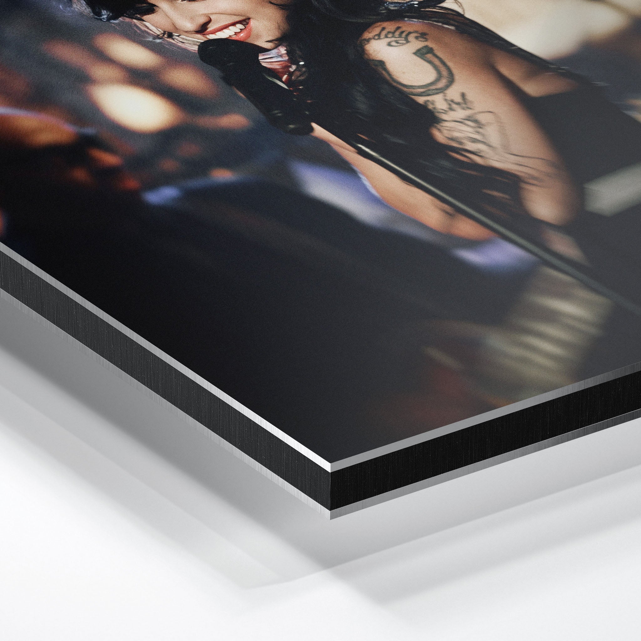 Macro close-up of the ultra-thin aluminum DIBOND panel edge of the Amy Winehouse 2008 Grammys color metal print.