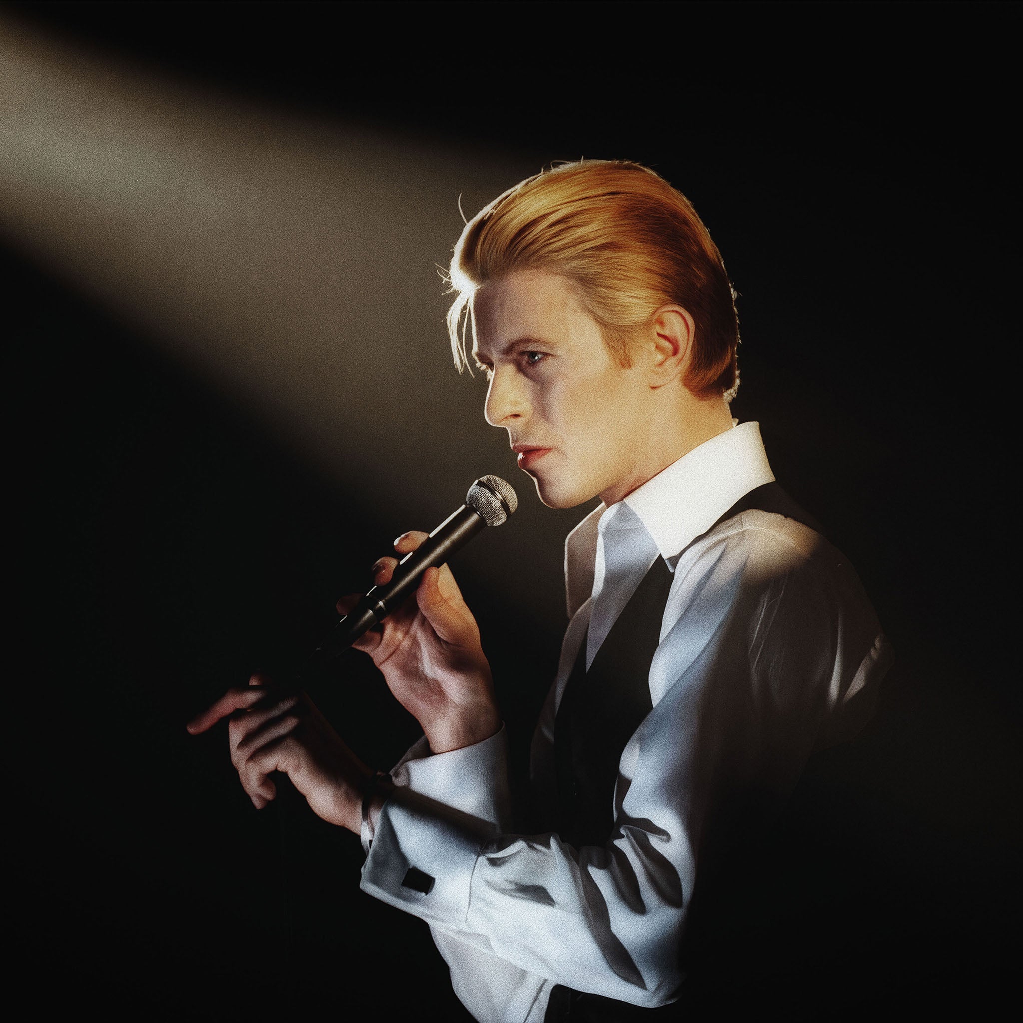 Medium zoom highlighting the warm golden colour depth of the David Bowie 1976 Isolar Tour fine art print.