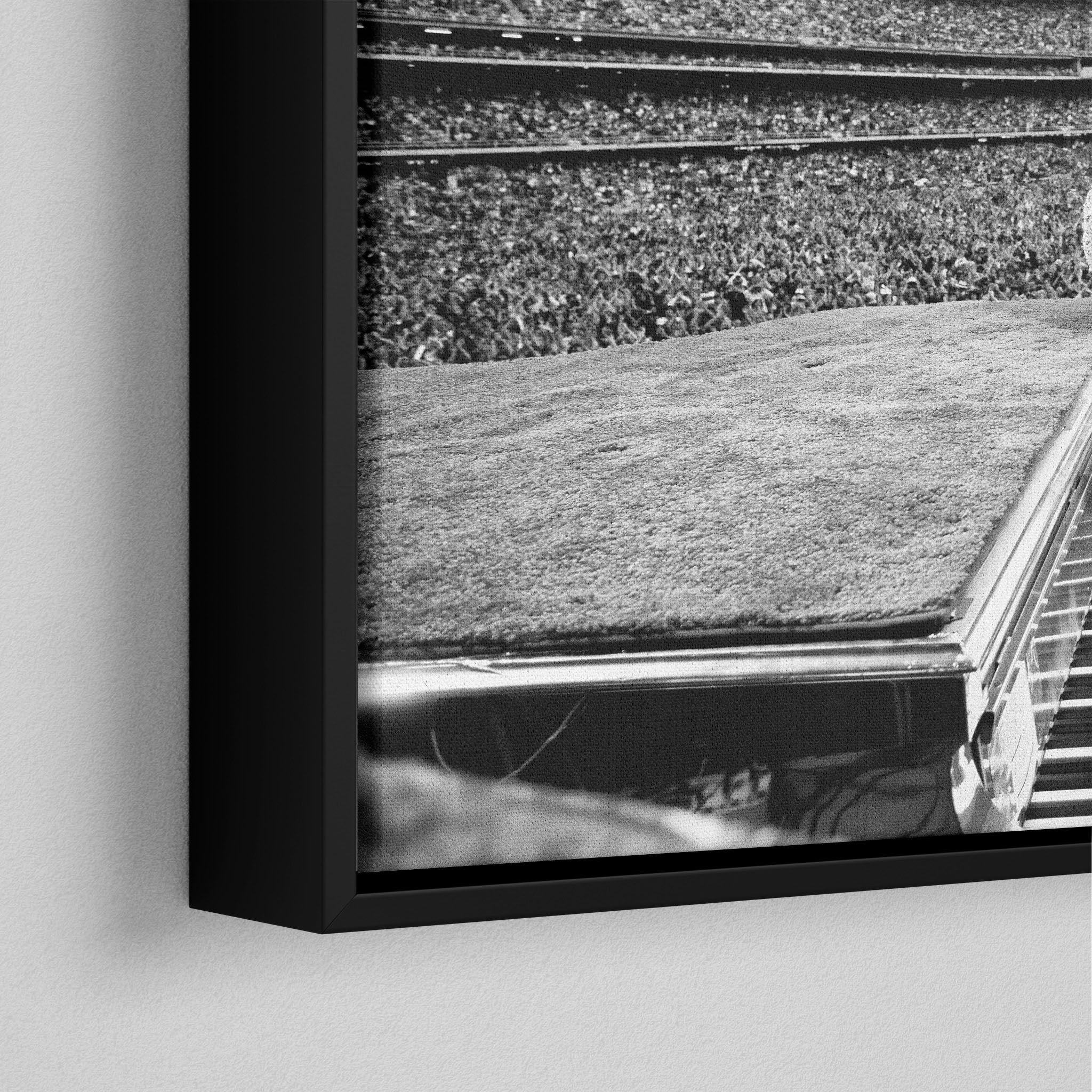 Corner macro of the elegant floating gap and fine finish of the black floating canvas frame.