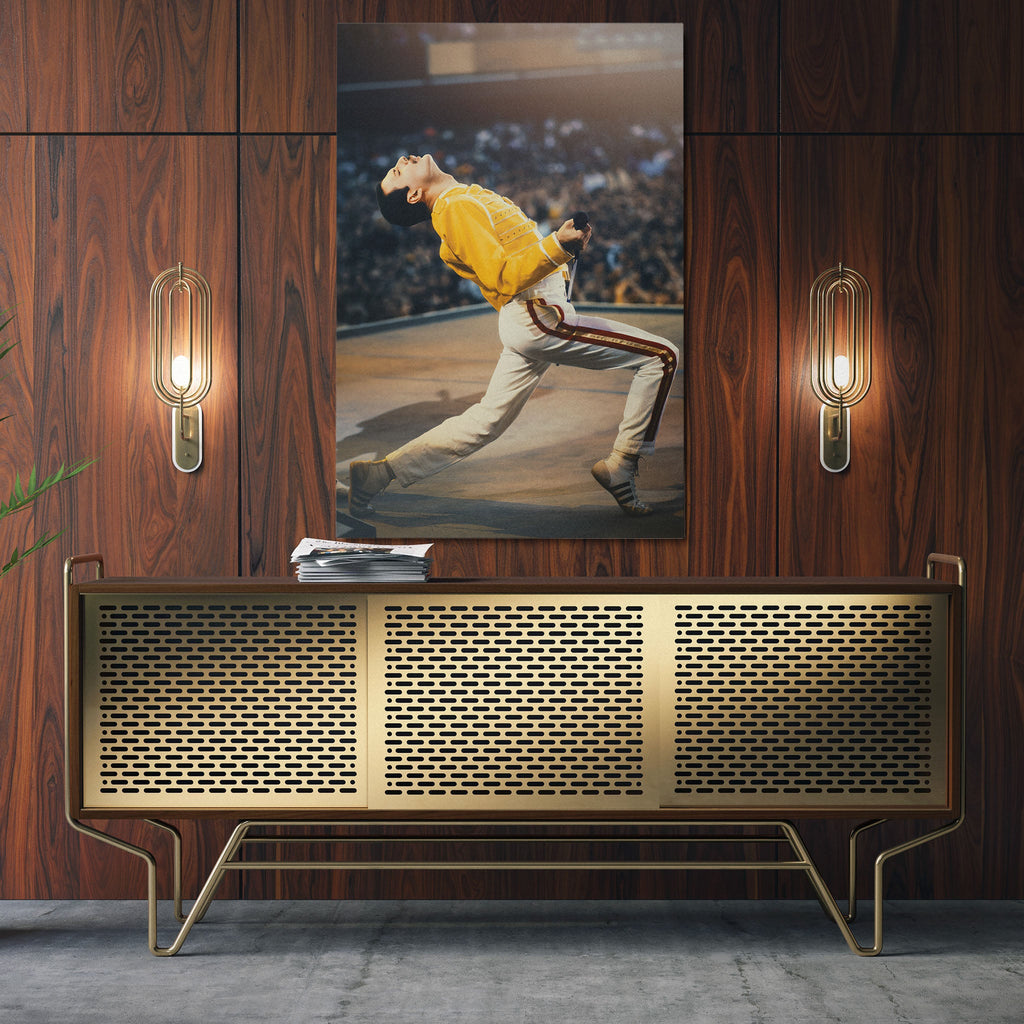 Sleek aluminum colour metal print of Freddie Mercury at Wembley
