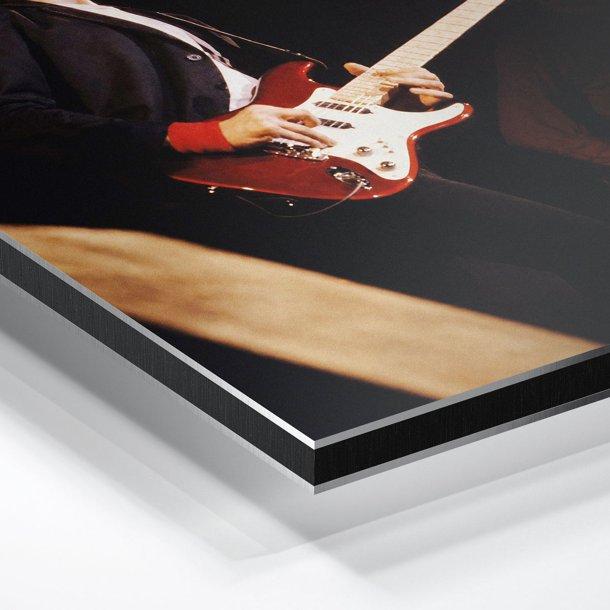 Close-up of the aluminum edge on the Mark Knopfler color metal print