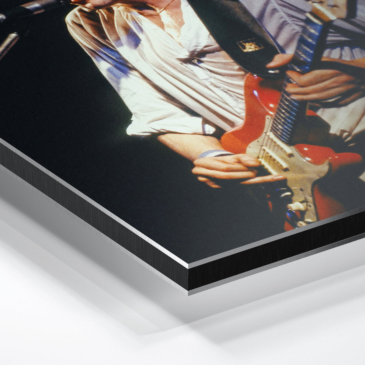 Close-up of the aluminum edge on the Mark Knopfler color metal print