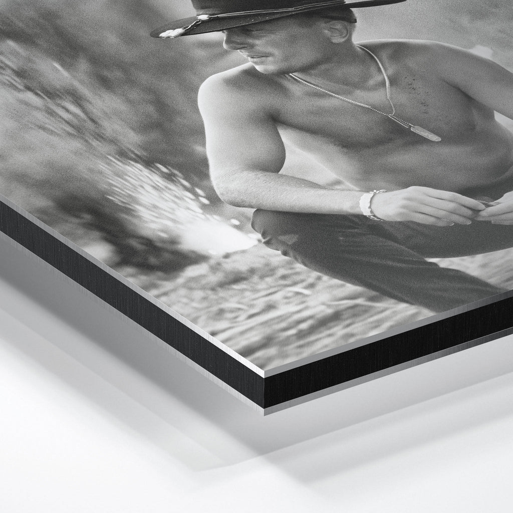 Close-up of the aluminum edge on the Apocalypse Now Kilgore black and white metal print