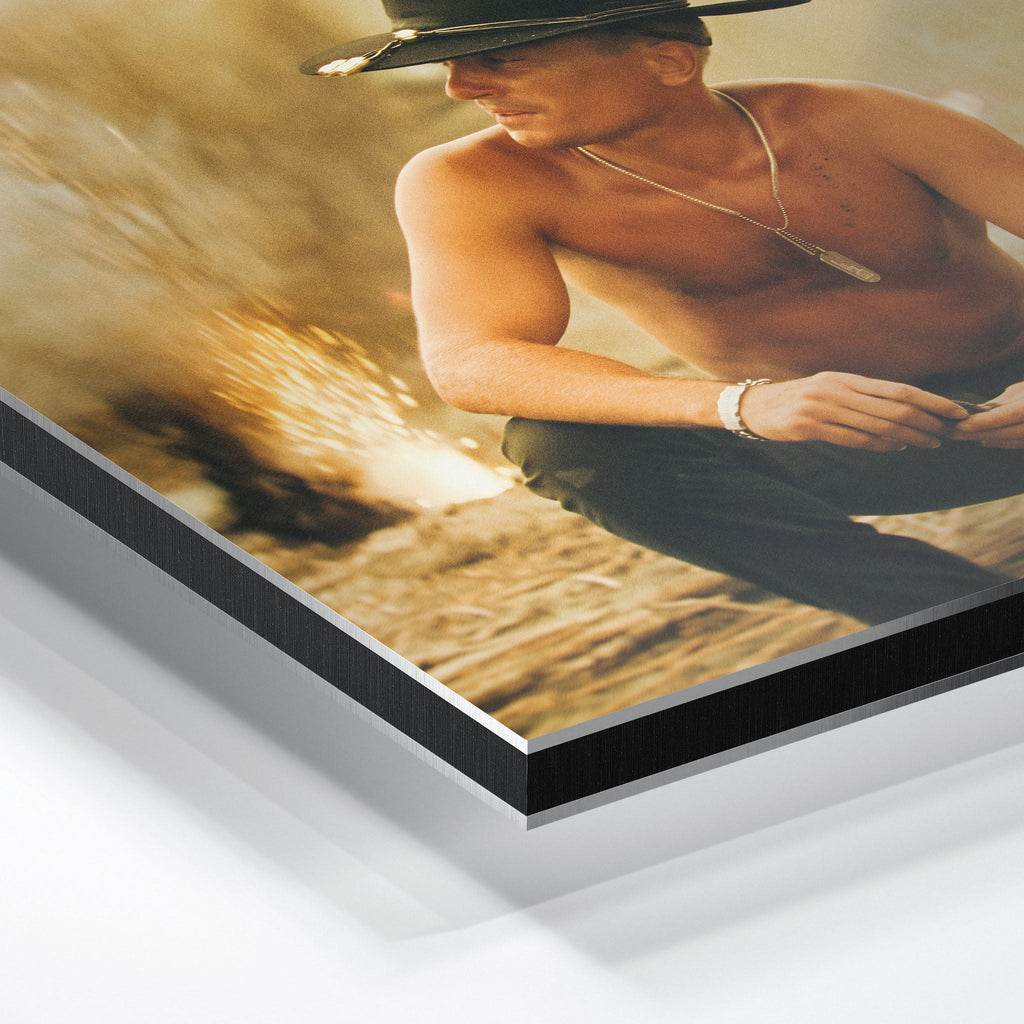Close-up of the aluminum edge on the Apocalypse Now Kilgore colour metal print
