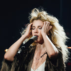 Medium zoom highlighting the crisp detail and rich colour of the Stevie Nicks 1970s live print