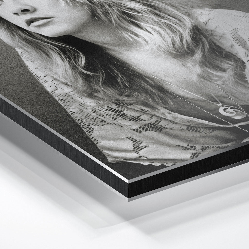 Close-up of the aluminium edge on the Stevie Nicks 1976 black and white metal print