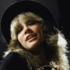 Medium zoom highlighting the crisp detail and vivid colour of the Stevie Nicks 1977 Oakland print