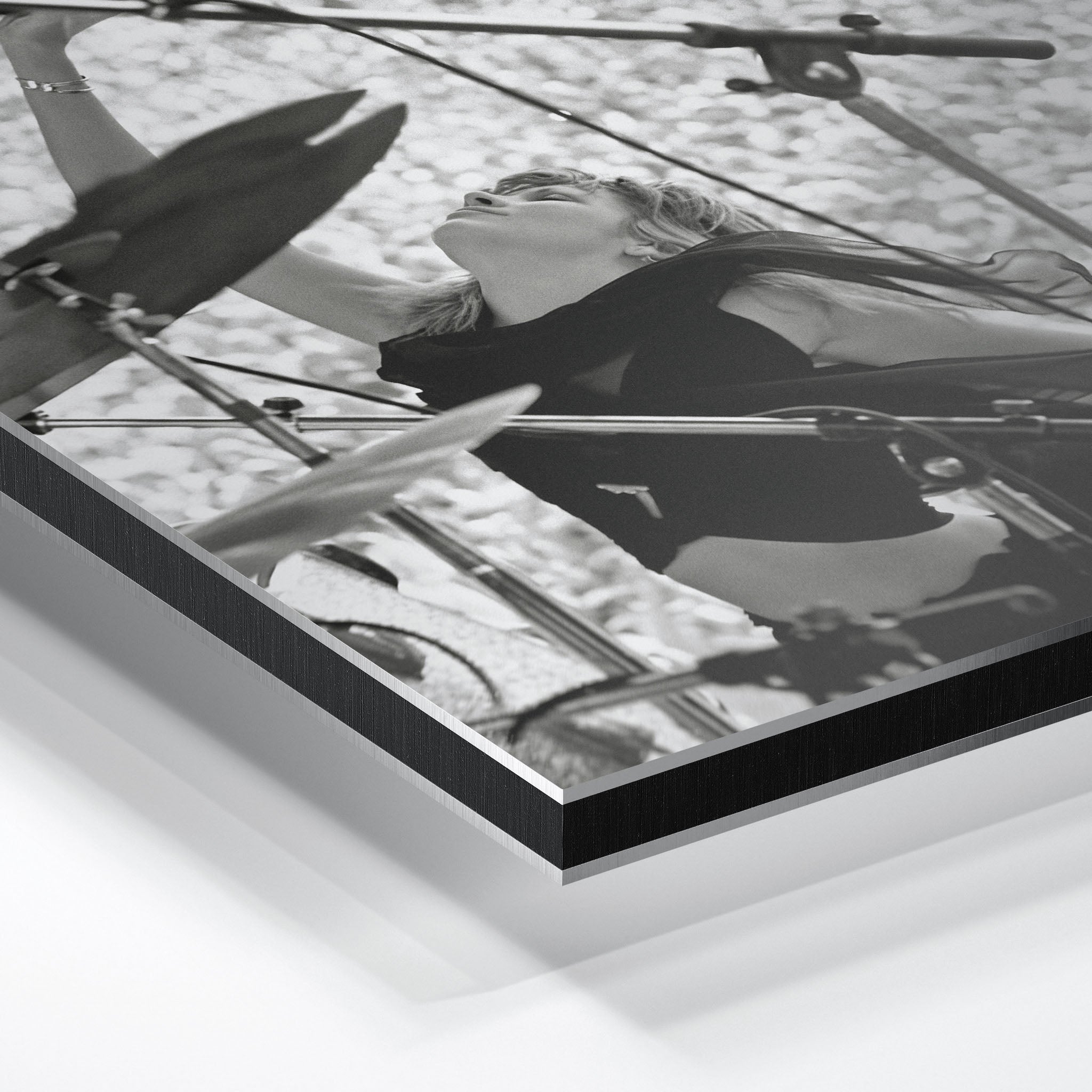 Close-up of the aluminium edge on the Stevie Nicks 1976 Oakland black and white metal print