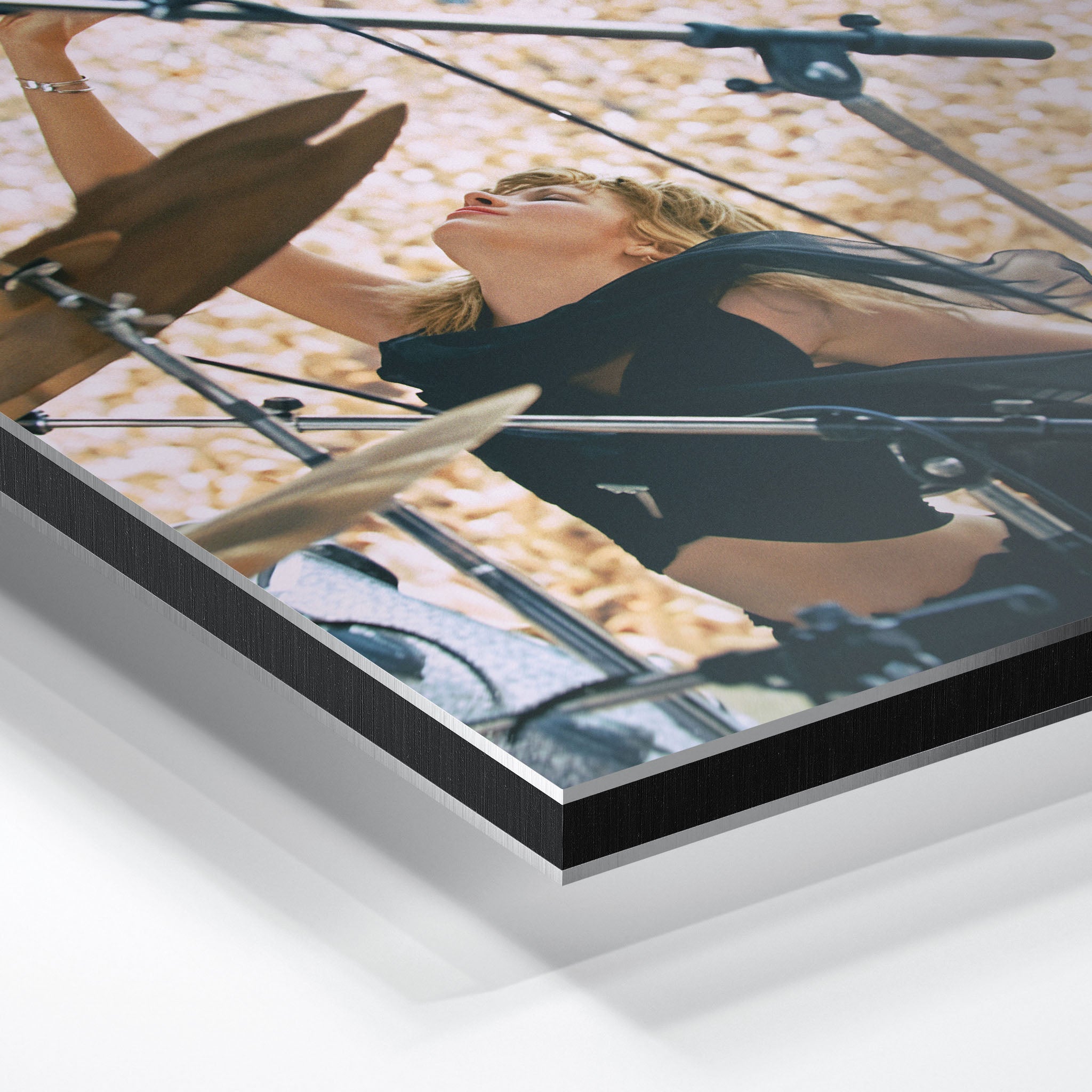 Close-up of the aluminium edge on the Stevie Nicks 1976 Oakland colorized metal print