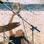 Medium zoom highlighting the crisp detail and vivid colour of the Stevie Nicks 1976 Oakland print